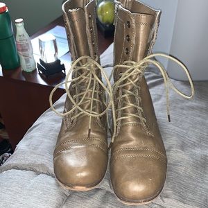 Combat boots